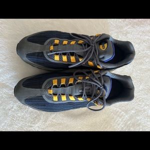 Nike Airmax tennis shoes